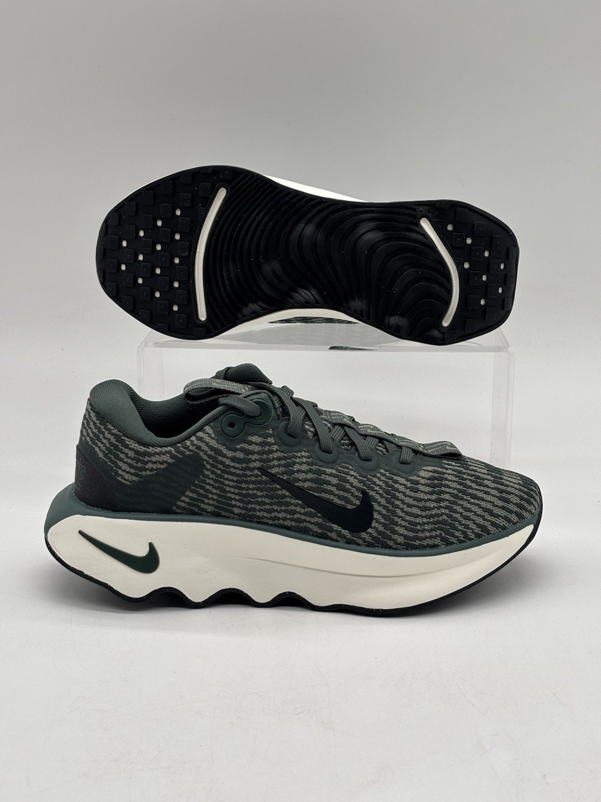 Womens Size 6 Nike Motiva Vintage Green White Black Walking Shoes Dv1238 301